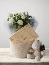 Load image into Gallery viewer, Blocked Classic White Wreath